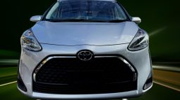 
										Toyota Sienta full									