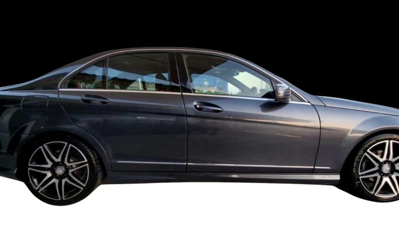 
								Mercedes C-Class full									