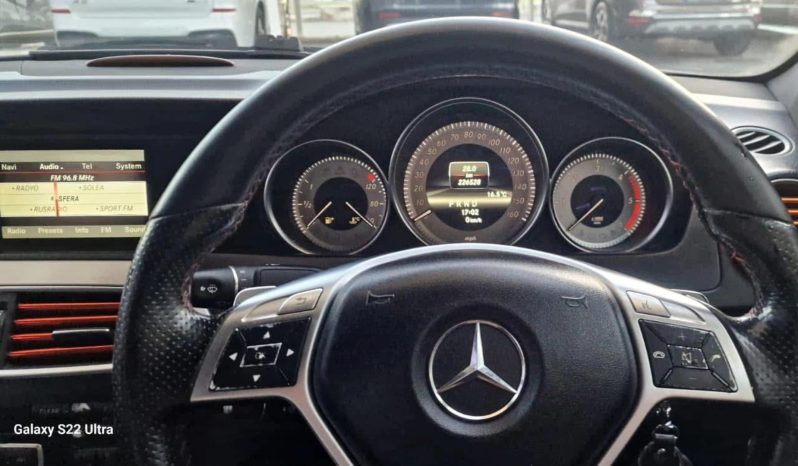 
								Mercedes C-Class full									