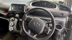 
										Toyota Sienta full									
