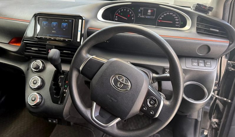 
								Toyota Sienta full									