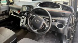 
										Toyota Sienta full									