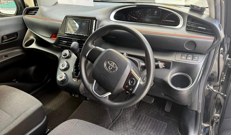 
								Toyota Sienta full									