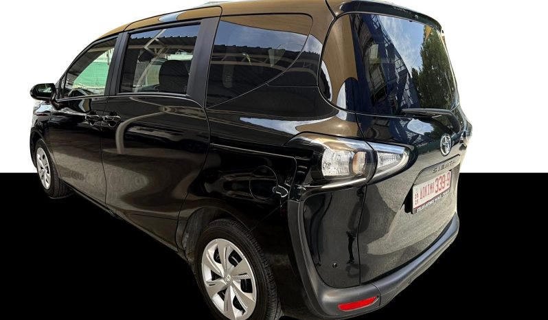 
								Toyota Sienta full									