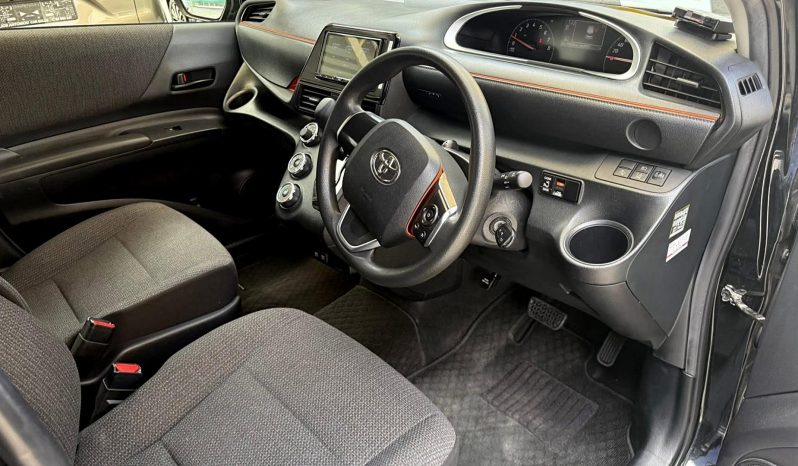 
								Toyota Sienta full									