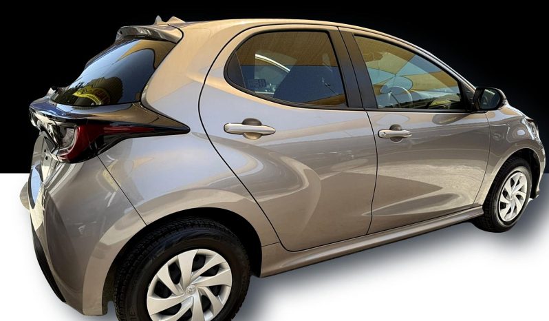 
								Toyota Yaris full									