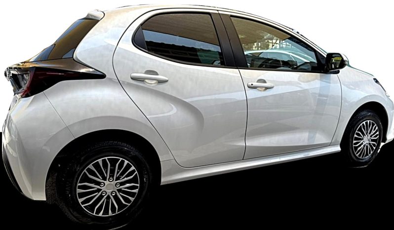 
								Toyota Yaris full									