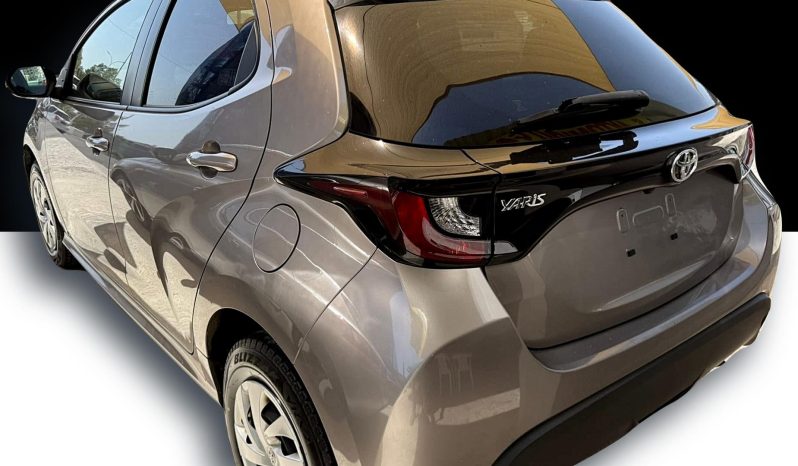
								Toyota Yaris full									