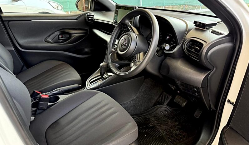 
								Toyota Yaris full									