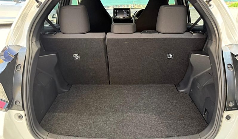 
								Toyota Yaris full									