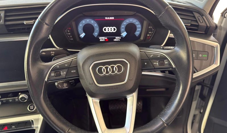 
								Audi Q3 full									