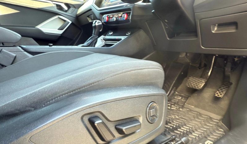 
								Audi Q3 full									
