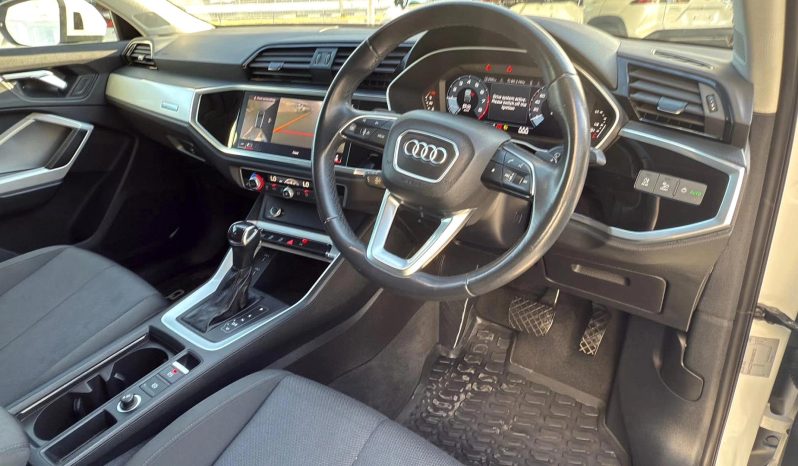 
								Audi Q3 full									