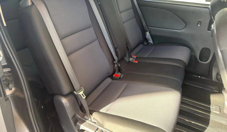 
								Nissan Serena full									