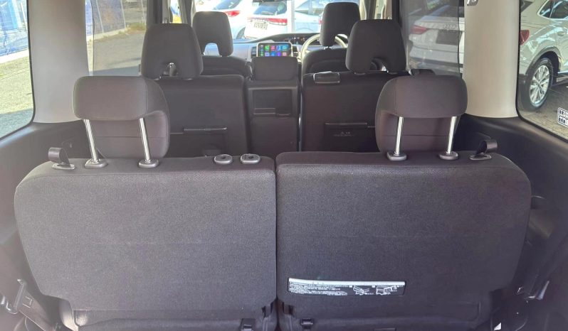 
								Nissan Serena full									