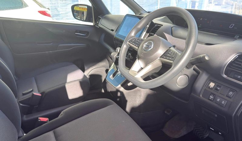 
								Nissan Serena full									