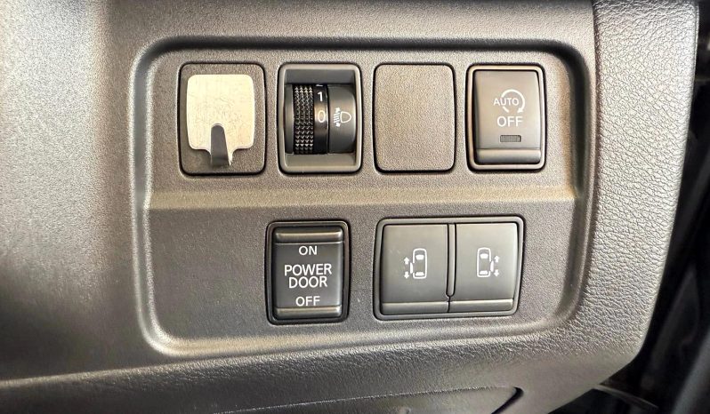 
								Nissan Serena full									