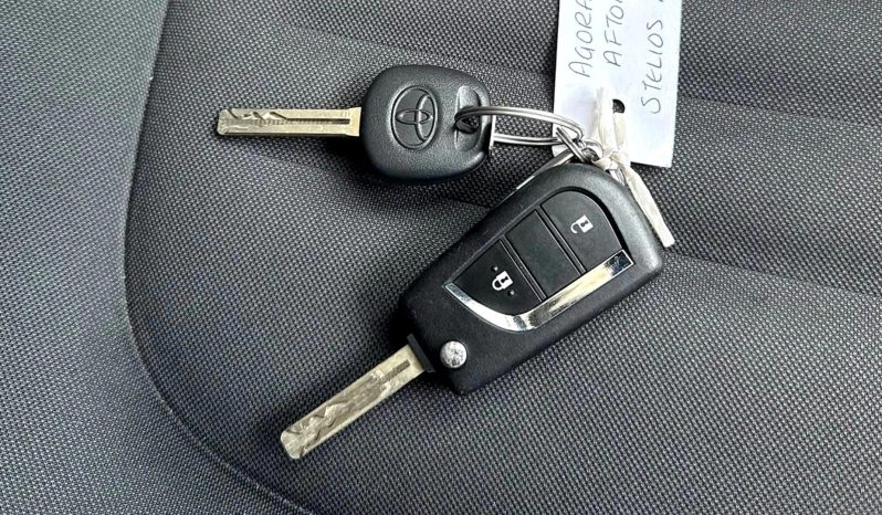 
								Toyota Yaris full									