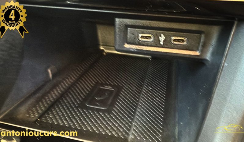 
								Volkswagen T-CROSS full									