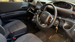 
										Toyota Sienta full									