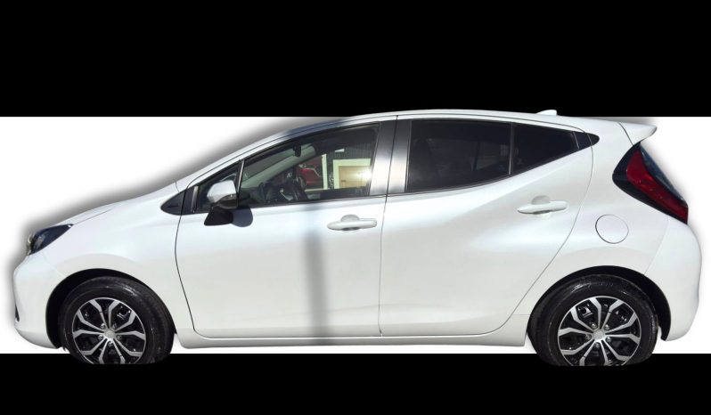 
								Toyota Aqua 2022 full									