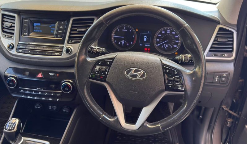 
								Hyundai Tucson full									