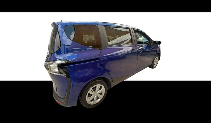
								Toyota Sienta full									