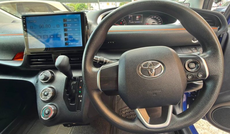 
								Toyota Sienta full									