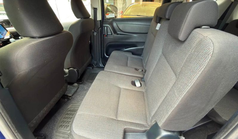 
								Toyota Sienta full									