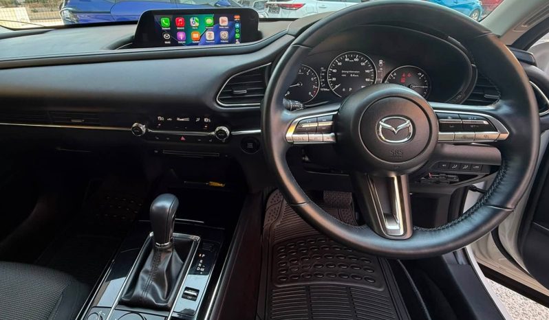 
								Mazda CX30 full									