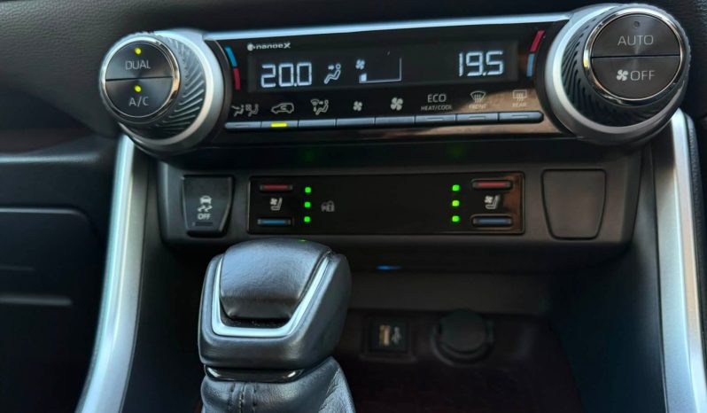 
								Toyota RAV 4 full									