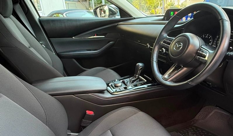 
								Mazda CX30 full									